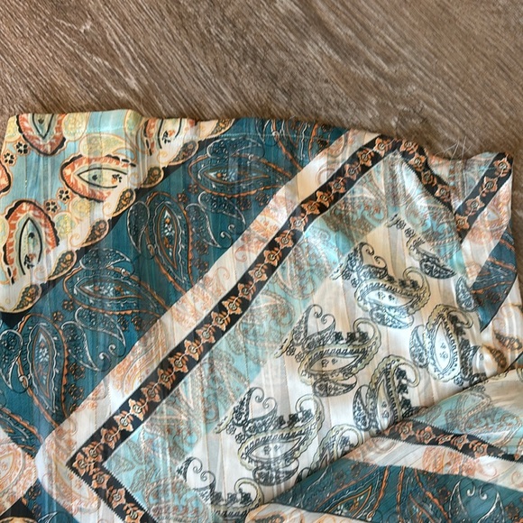 2 piece set - Women’s - Picture 2 of 4